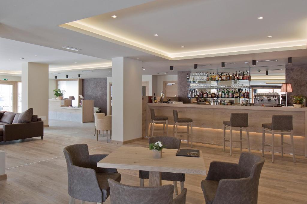 Design & Suite Hotel Ciarnadoi Vigo di Fassa Exterior photo